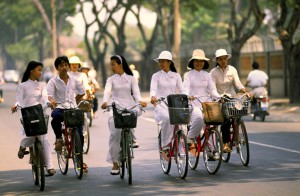 87220033-vietnam-girls-on-bike-leveles-resize800.jpg